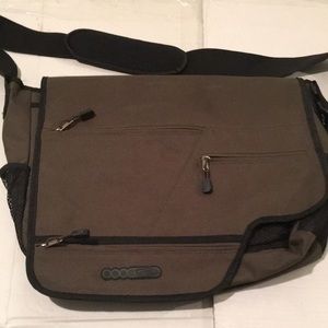NWOT No Boundaries laptop bag